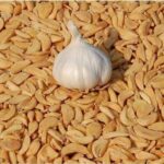 DEHYDRATED GARLIC FLAKES